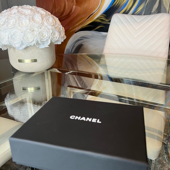 Brand new Chanel poker chip leather bag. - Picture 2 of 4